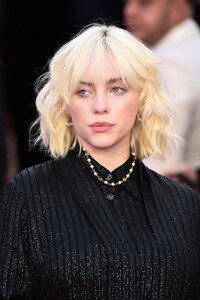 billie-eilish-no-time-to-die-world-premiere-in-london-11.jpg