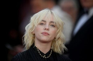 billie-eilish-no-time-to-die-world-premiere-in-london-13.jpg