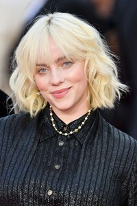 billie-eilish-no-time-to-die-world-premiere-in-london-4.jpg