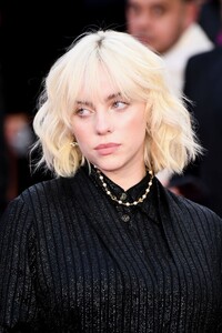 billie-eilish-no-time-to-die-world-premiere-in-london-5.jpg