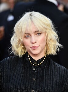 billie-eilish-no-time-to-die-world-premiere-in-london-7.jpg