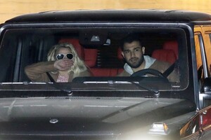 britney-spears-and-sam-asghari-out-for-dinner-in-malibu-02-19-2023-3.jpg