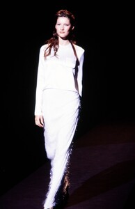 carolina-herrera-fw-98-1.thumb.jpg.eb005b8f9a440e53089dcfa51f0b5ba6.jpg