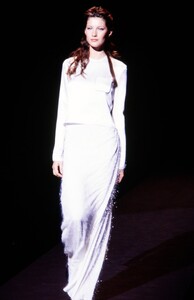 carolina-herrera-fw-98-5.thumb.jpg.6c690bcefae5bc90c1e0d999acaf735a.jpg