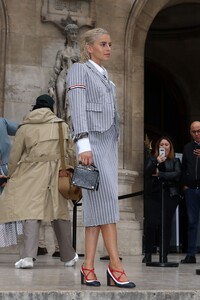 caroline-daur-arrives-at-thom-browne-ss2023-fashion-show-in-paris-10-03-2022-3.jpg