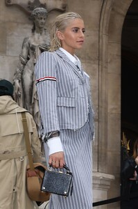 caroline-daur-arrives-at-thom-browne-ss2023-fashion-show-in-paris-10-03-2022-6.jpg