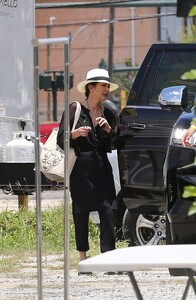 catherine-zeta-jones-arrives-at-airport-in-new-orleans-06-02-2022-4.jpg