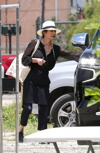 catherine-zeta-jones-arrives-at-airport-in-new-orleans-06-02-2022-6.jpg