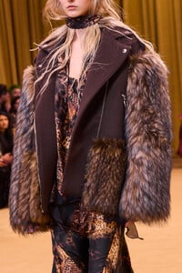 cavalli-clp-f23-023.thumb.jpg.118797f7161681e76f227c9910c72496.jpg