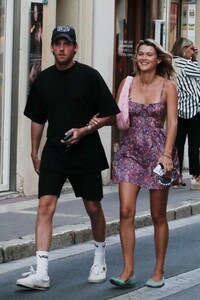 chloe-lecareux-out-with-her-boyfriend-in-saint-tropez-08-27-2022-3.thumb.jpg.4167d0397718e5fdb1fe1571c84e4960.jpg