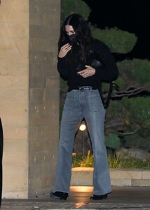 courteney-cos-out-for-a-dinner-date-at-nobu-in-malibu-11-23-2021-6.thumb.jpg.3559c5351dbdf4d441345f799cd9c48d.jpg