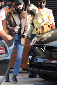 courteney-cox-and-coco-arquette-at-nobu-in-malibu-02-19-2022-1.jpg