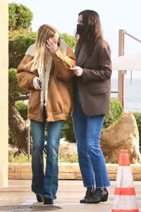 courteney-cox-and-coco-arquette-at-nobu-in-malibu-02-19-2022-2.jpg