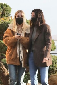 courteney-cox-and-coco-arquette-at-nobu-in-malibu-02-19-2022-6.jpg