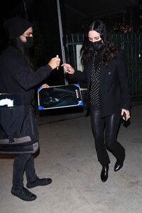 courteney-cox-and-jennifer-meyer-out-for-dinner-at-giorgio-baldi-in-santa-monica-01-20-2022-4.thumb.jpg.a2d205b3bba7502e58140b3d2d759cb4.jpg