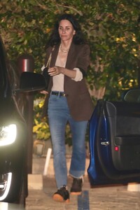 courteney-cox-and-will-speck-out-for-dinner-at-nobu-in-malibu-06-02-2022-0.thumb.jpg.a9aa573c72a930b55f178bac17098526.jpg