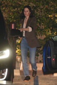 courteney-cox-and-will-speck-out-for-dinner-at-nobu-in-malibu-06-02-2022-1.thumb.jpg.521c4c05193baa59e8d7df8f66f67fc3.jpg