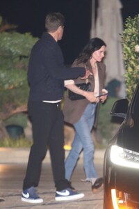 courteney-cox-and-will-speck-out-for-dinner-at-nobu-in-malibu-06-02-2022-6.thumb.jpg.3e03f6e2410a5a0a5fe6ace4aef11bb1.jpg