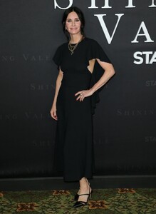 courteney-cox-at-shining-vale-premiere-in-hollywood-02-28-2022-0.jpg