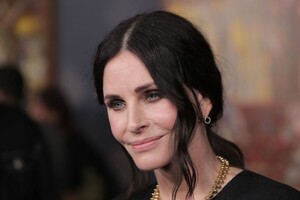 courteney-cox-at-shining-vale-premiere-in-hollywood-02-28-2022-1.jpg