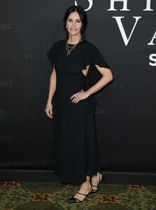 courteney-cox-at-shining-vale-premiere-in-hollywood-02-28-2022-3.jpg