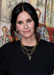 courteney-cox-at-shining-vale-premiere-in-hollywood-02-28-2022-5.jpg