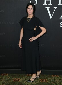 courteney-cox-at-shining-vale-premiere-in-hollywood-02-28-2022-6.jpg