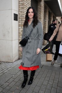 courteney-cox-leaves-john-bishop-show-at-riverside-studio-s-in-west-london-02-05-2022-2.jpg