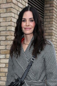 courteney-cox-leaves-john-bishop-show-at-riverside-studio-s-in-west-london-02-05-2022-3.jpg