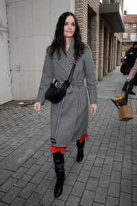 courteney-cox-leaves-john-bishop-show-at-riverside-studio-s-in-west-london-02-05-2022-4.jpg