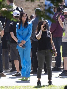 courteney-cox-melissa-barrera-and-jenna-ortega-on-the-set-of-scream-6-in-montreal-07-12-2022-2.jpg