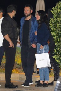 courteney-cox-night-out-in-malibu-10-18-2022-3.thumb.jpg.56b638d837bb087ef7530f1d2ce01e66.jpg