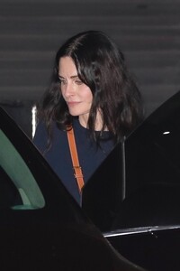 courteney-cox-night-out-in-malibu-10-18-2022-5.thumb.jpg.141f34b375ae408fd8d096452ba7f88d.jpg