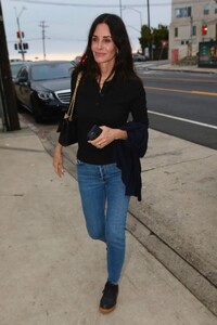 courteney-cox-out-for-dinner-at-giorgio-baldi-in-santa-monica-06-07-2022-6.thumb.jpg.b2559abcc39185dd35b6cccbd17a10dd.jpg