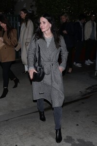 courteney-cox-out-for-dinner-with-friends-at-giorgio-baldi-in-santa-monica-02-25-2022-6.jpg