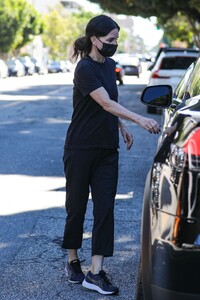 courteney-cox-out-shopping-in-west-hollywood-01-20-2022-0.jpg