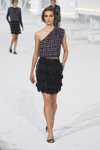defile-chanel-printemps-ete-2021-paris-look-15.thumb.jpg.5bdacf753144e195fa907b62bf6523a5.jpg