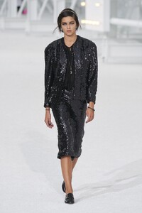 defile-chanel-printemps-ete-2021-paris-look-19.thumb.jpg.e87ba6fc5699523beed3038b5b99d54a.jpg