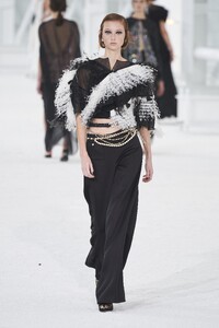 defile-chanel-printemps-ete-2021-paris-look-61.thumb.jpg.dba0c2e94dd845cfb74e2fef7a0ed330.jpg