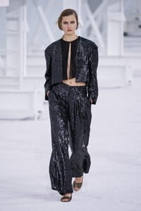 defile-chanel-printemps-ete-2021-paris-look-64.thumb.jpg.2877d37adad1eac0233378fda9f007db.jpg