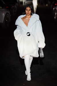 defile-coperni-automne-hiver-2021-2022-paris-look-24.thumb.jpg.e4dd4a6235f82c2a3af9cce3c6d6dc1b.jpg