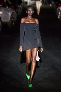 defile-coperni-automne-hiver-2021-2022-paris-look-5.thumb.jpg.8825be8c6f7f8469819fe503ed424082.jpg