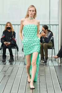 defile-coperni-printemps-ete-2021-paris-look-33.thumb.jpg.933c4c097308cf0ce195e886593acdbe.jpg
