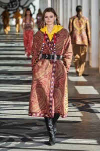 defile-etro-automne-hiver-2021-2022-milan-look-16.thumb.jpg.cbd6d68adb0a3e1522a166805d6594d5.jpg