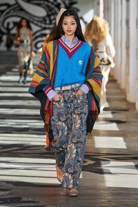 defile-etro-automne-hiver-2021-2022-milan-look-23.thumb.jpg.819c8c1715adfd3782b8950e6acf81bd.jpg