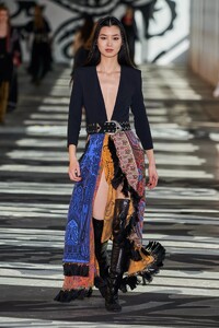 defile-etro-automne-hiver-2021-2022-milan-look-28.thumb.jpg.1bc055f7d74c17c931e12672feb60d1e.jpg