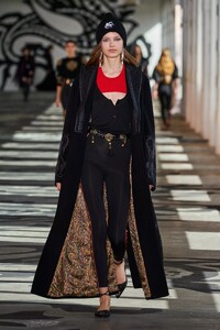 defile-etro-automne-hiver-2021-2022-milan-look-32.thumb.jpg.27fb18df4e7ad9c61c0e92281e759603.jpg