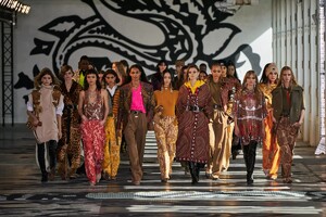 defile-etro-automne-hiver-2021-2022-milan-look-40.thumb.jpg.4bd738b47bc2a4172ad7196c463a855e.jpg