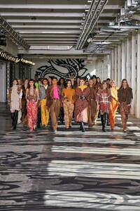 defile-etro-automne-hiver-2021-2022-milan-look-41.thumb.jpg.b37fba2dd3d73971a73c94a2547830e0.jpg