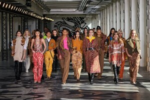 defile-etro-automne-hiver-2021-2022-milan-look-42.thumb.jpg.21700886d0d2adc76d60bf5c96ae770a.jpg